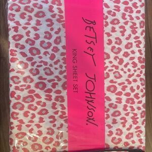 Betsey Johnson Pink and White Leopard King Sheet Set